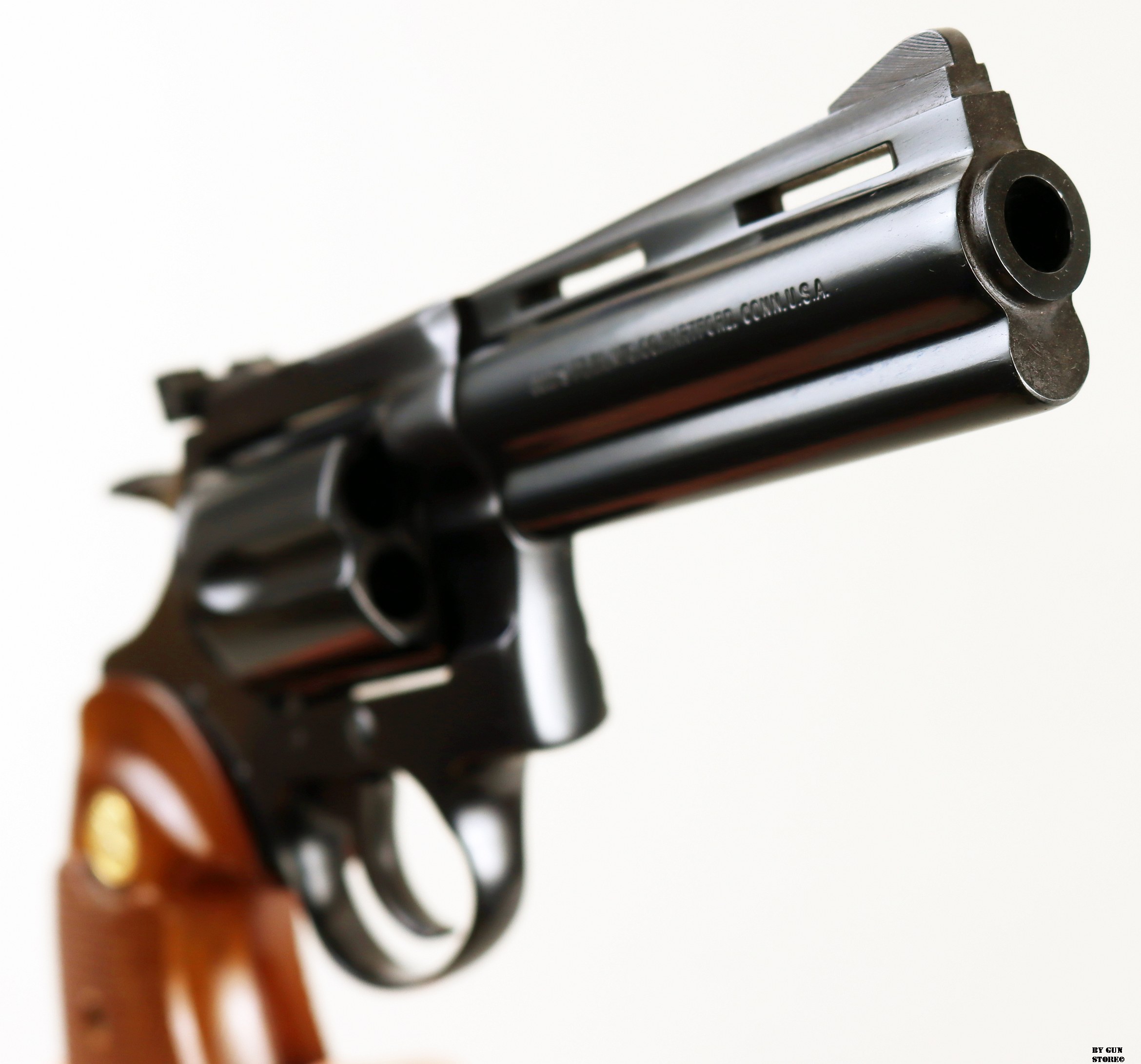 COLT D87092 DIC25 (8)