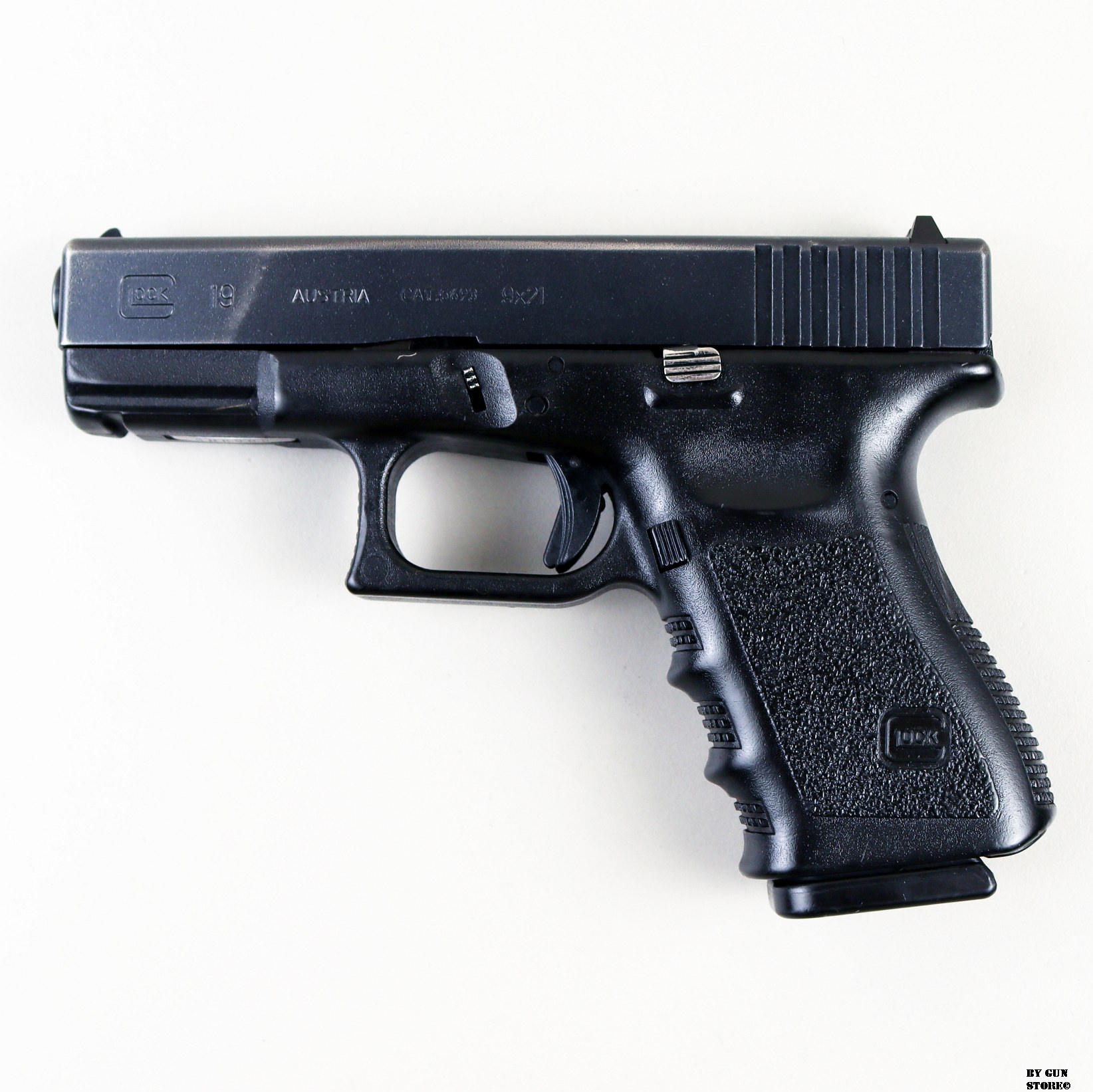 Pistola Glock mod. 19 Gen III cal. 9x21 matr. GNR906